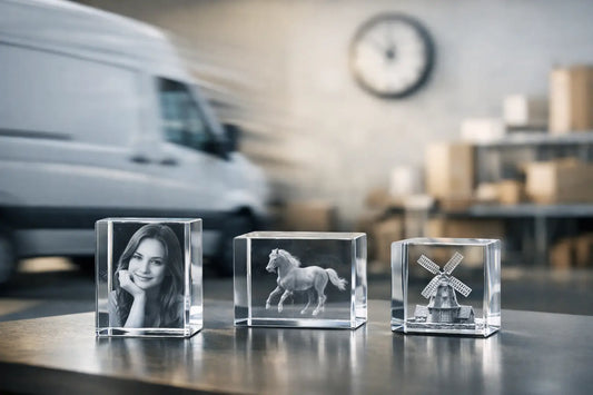 Hoe snel wordt glasgravure geleverd in Nederland?